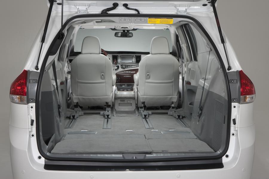  Toyota Sienna SE 2010 года  (фото 2 из 50)